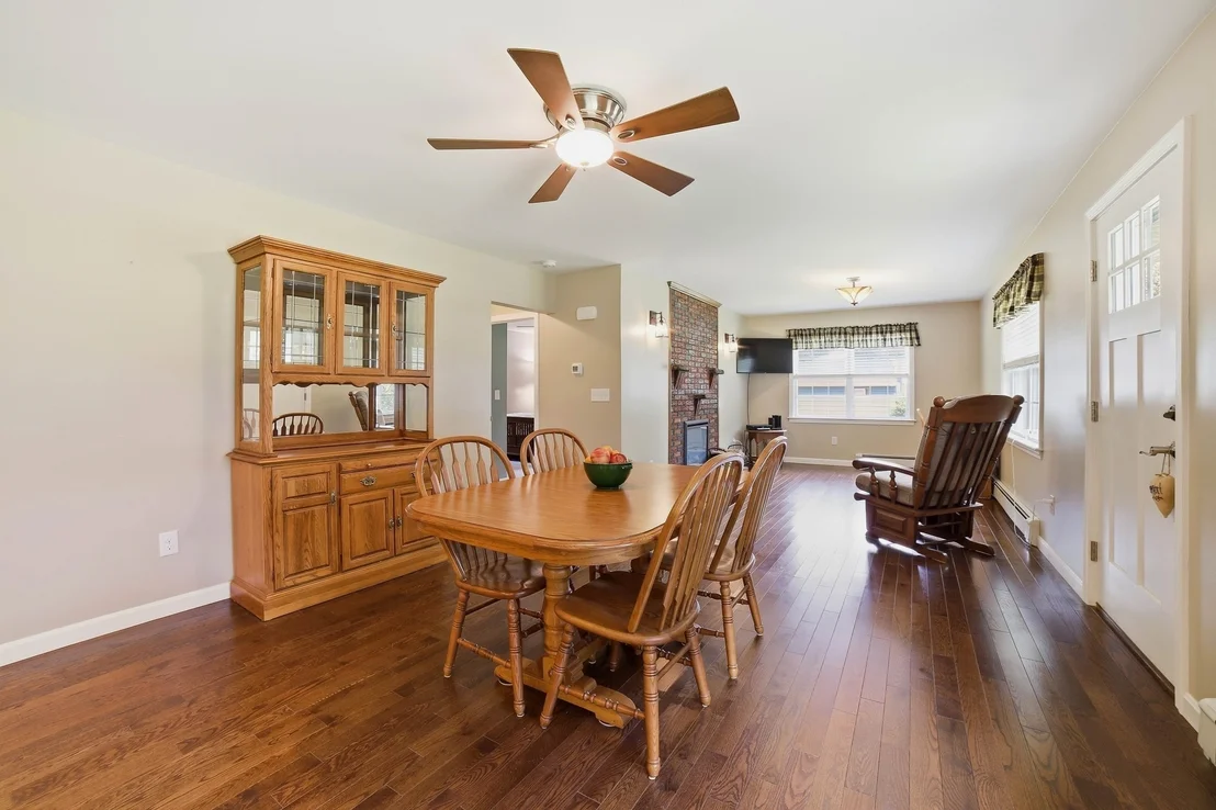 Photo of 425 River Road