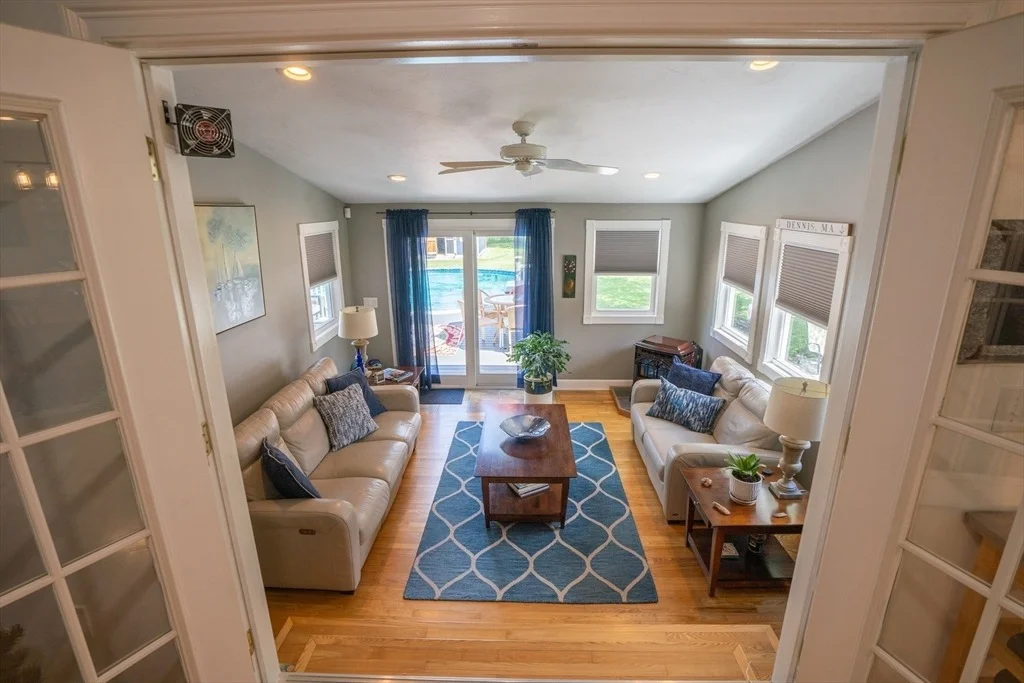 Photo of 305 Scadding Street