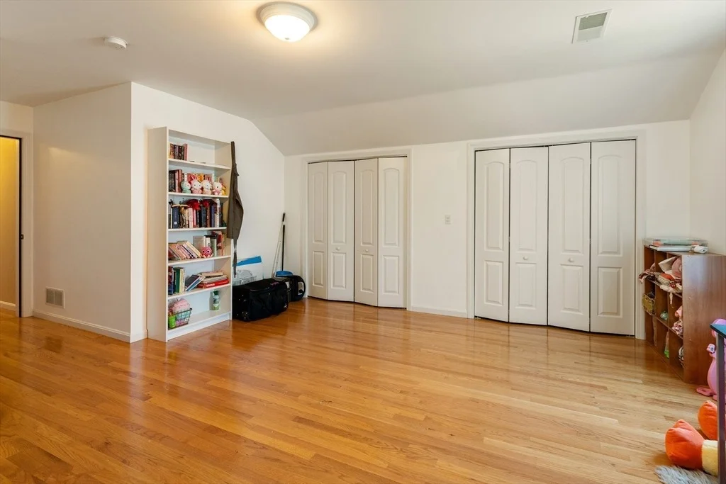 Photo of 368 Cottrell Rd