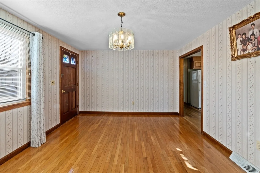 Photo of 820 Oak Grove Ave