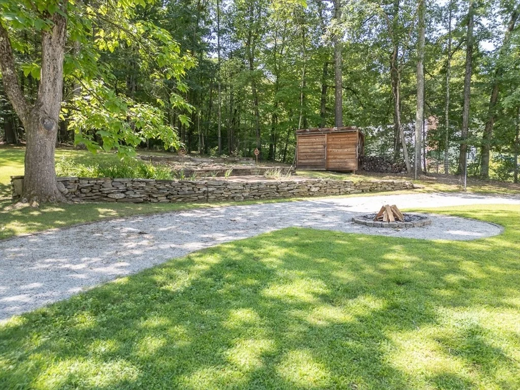 Photo of 21 Hyacinth Dr