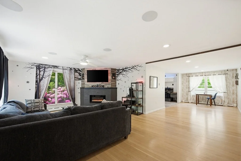 Photo of 101 Edgewater Dr