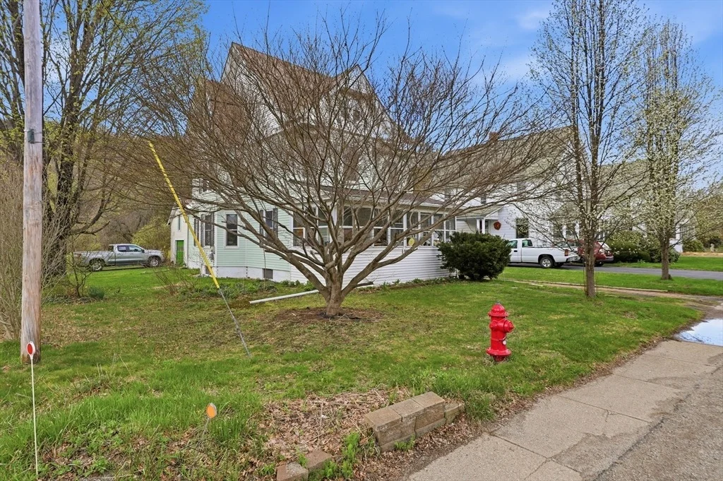 Photo of 84 Middlefield Rd