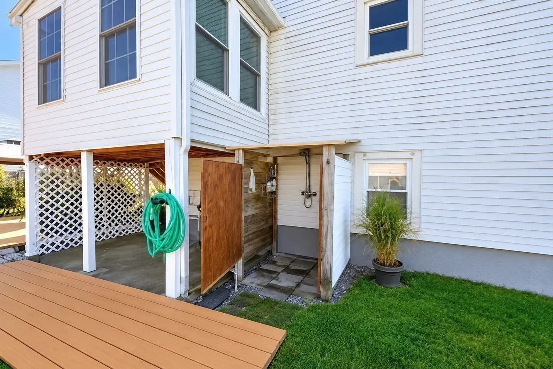 Photo of 81 Warfield Avenue