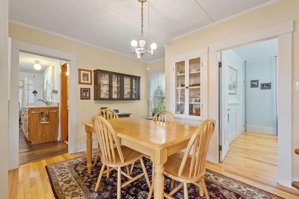 Photo of 397 Pleasant St