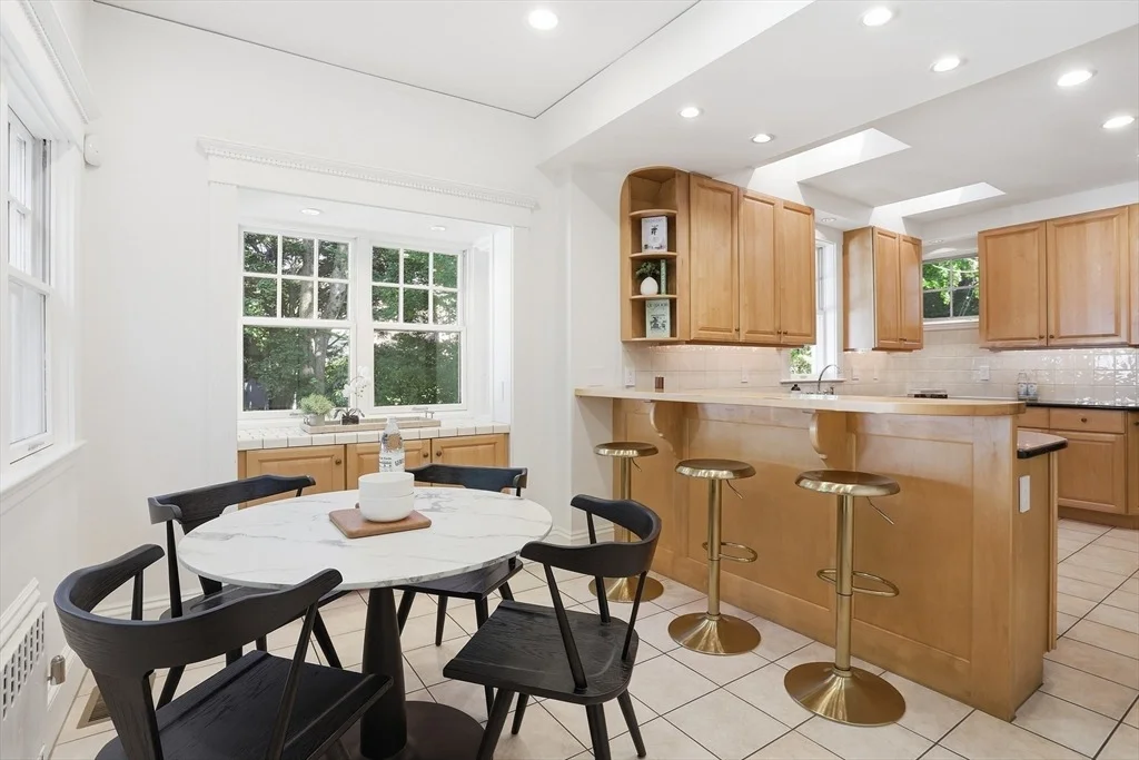 Photo of 6 Oakmount Circle