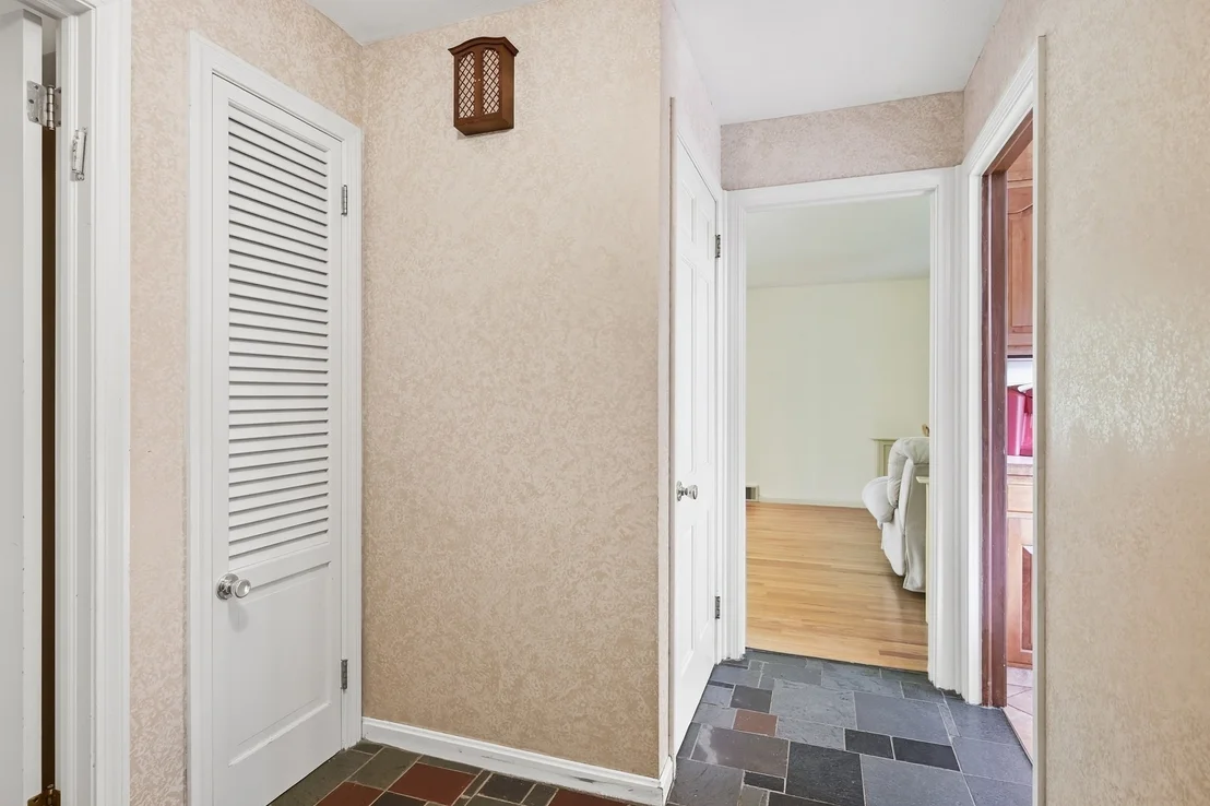 Photo of 185 Redfern Dr