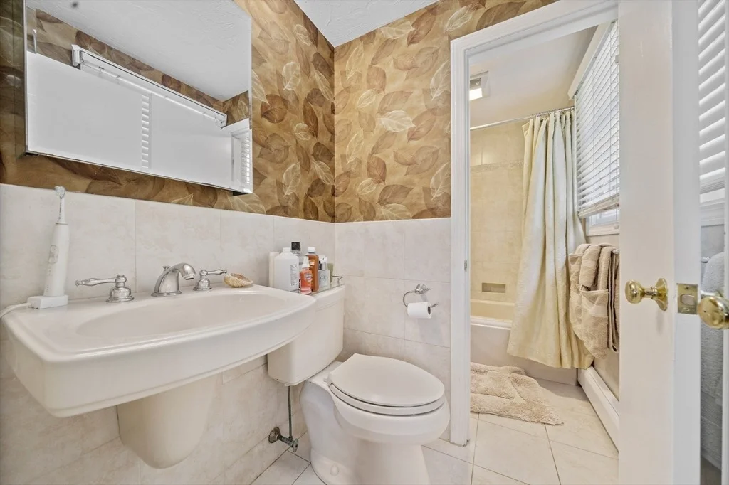 Photo of 36 Bittersweet Ln