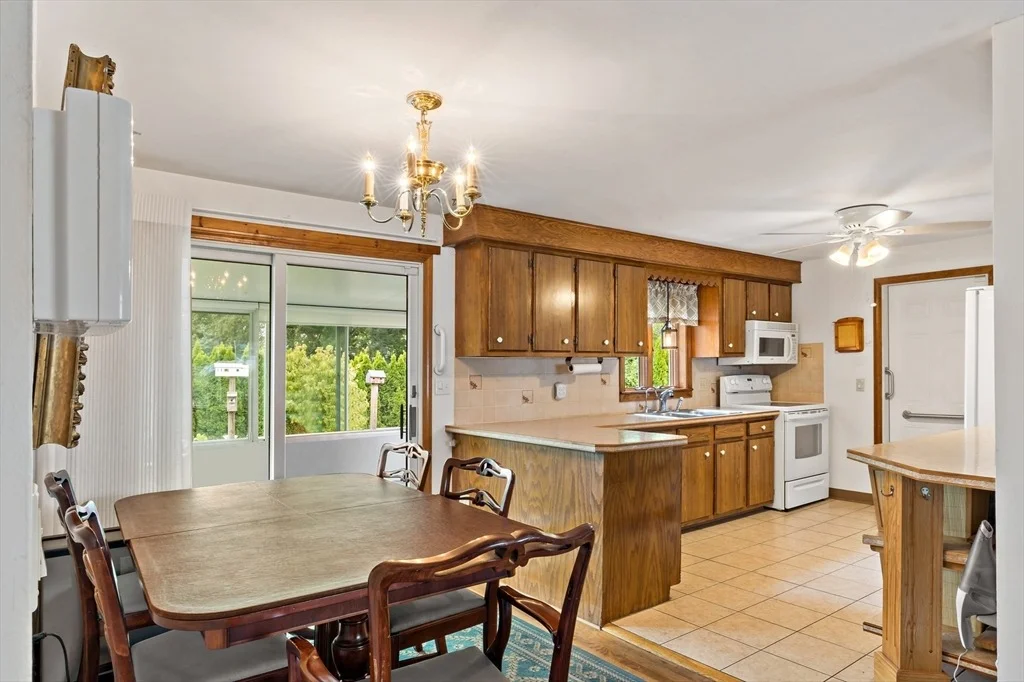 Photo of 77 Crestwood St