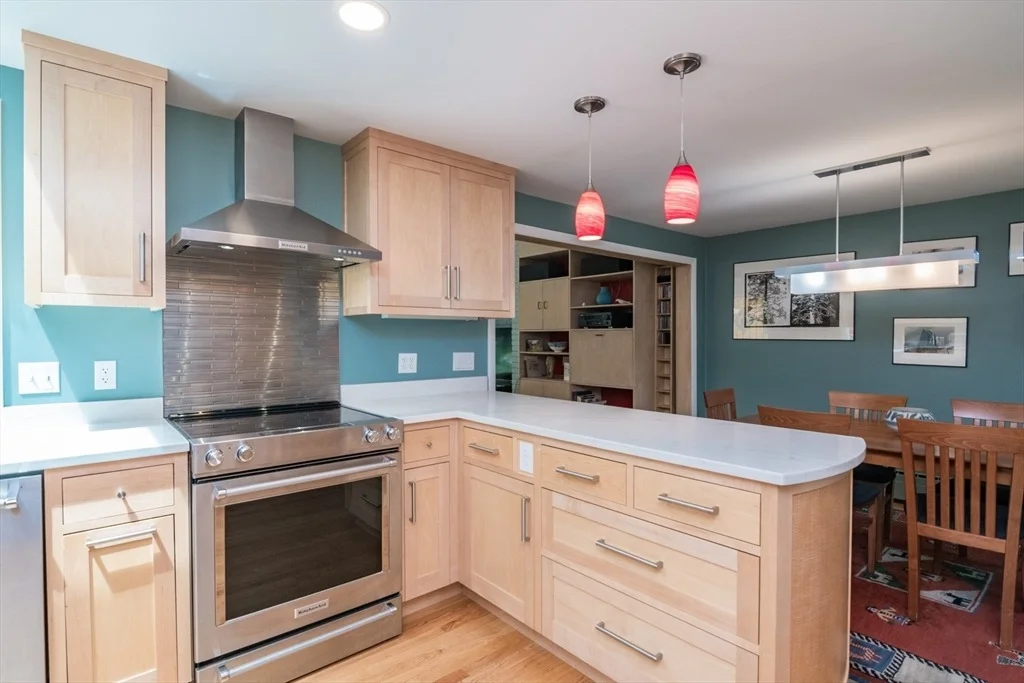 Photo of 669 Westhampton Rd