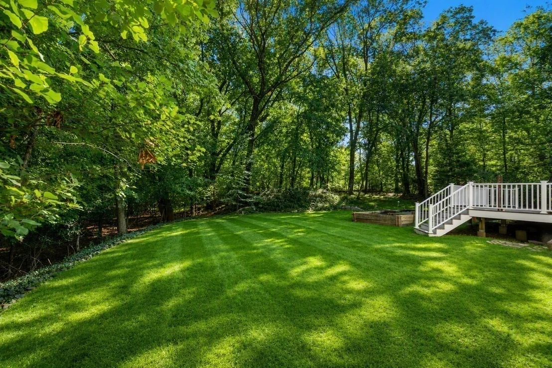 Photo of 942 Salem End Road