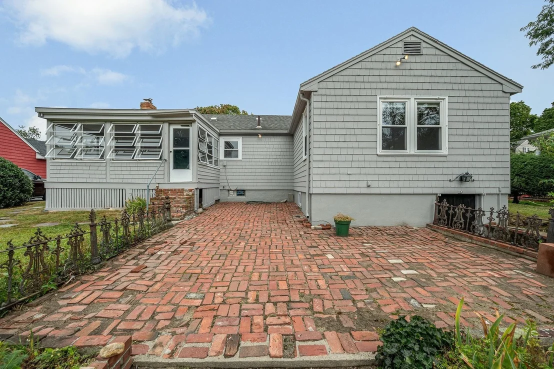 Photo of 16 Central St