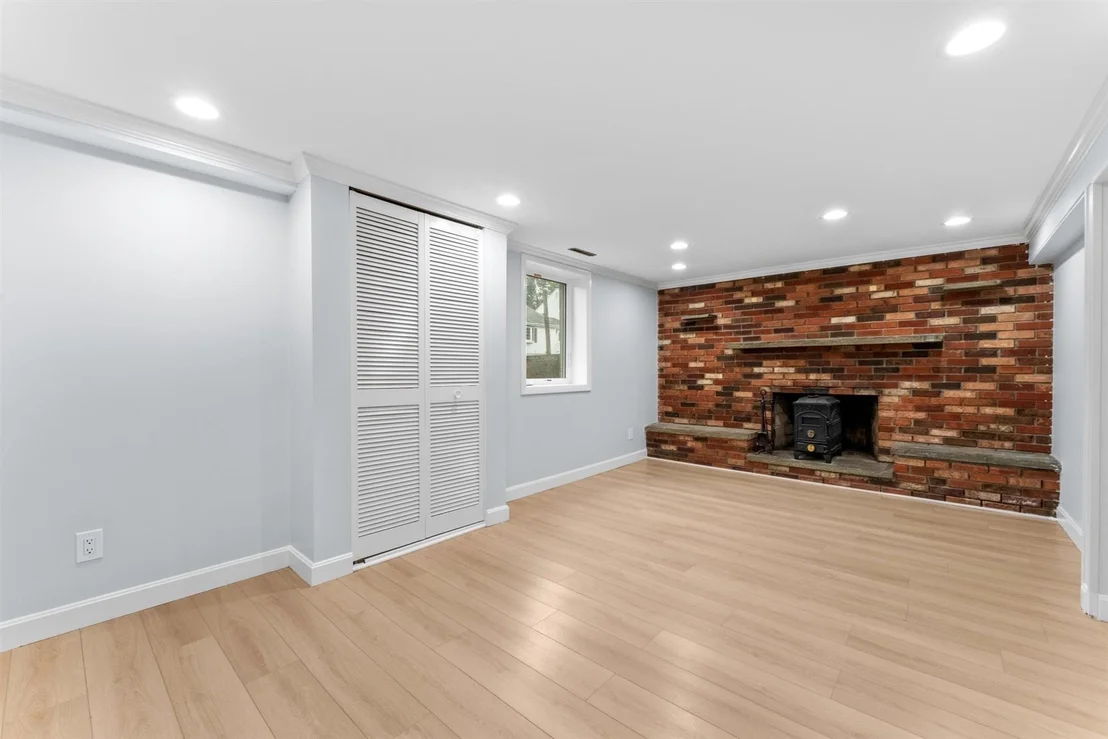 Photo of 100 Middle St