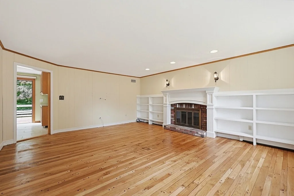 Photo of 7 Cahill Park Dr
