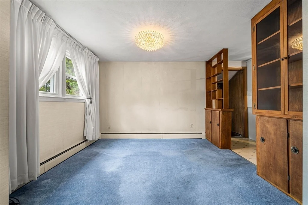 Photo of 11 Dadant Dr