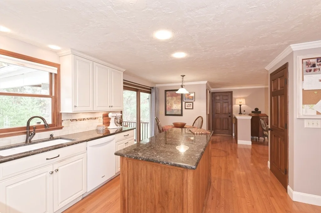 Photo of 6 Rainbow Dr