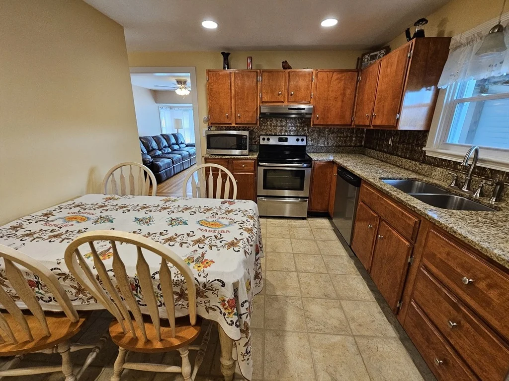Photo of 461 River Rd