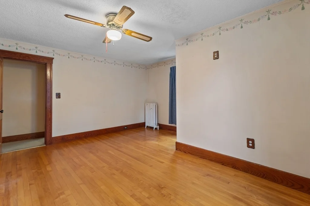 Photo of 35 Chesterfield Rd