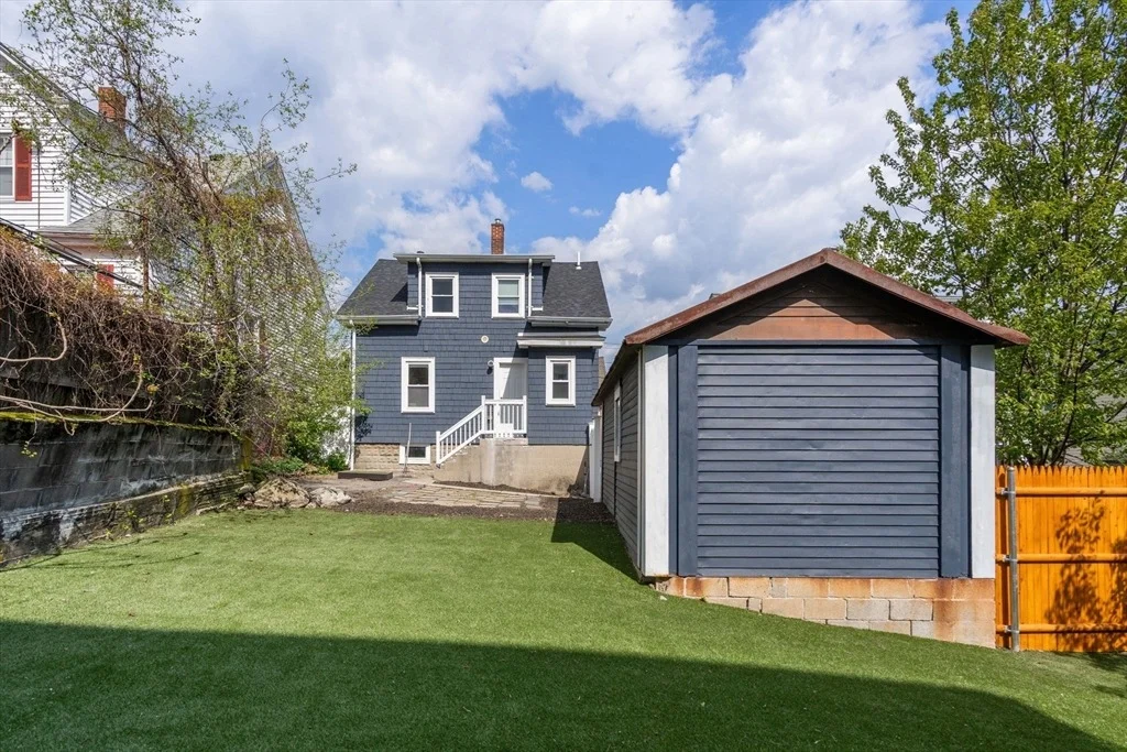 Photo of 48 Bettinson Ave