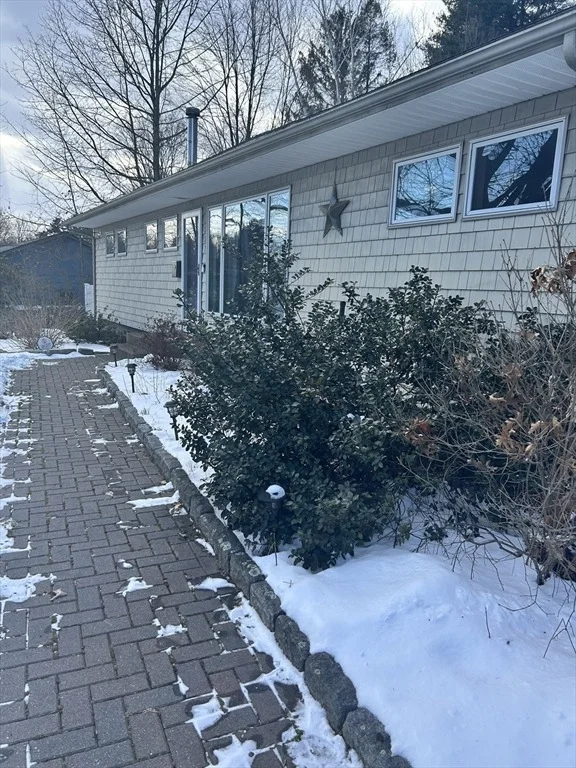 Photo of 552 Dwight Rd