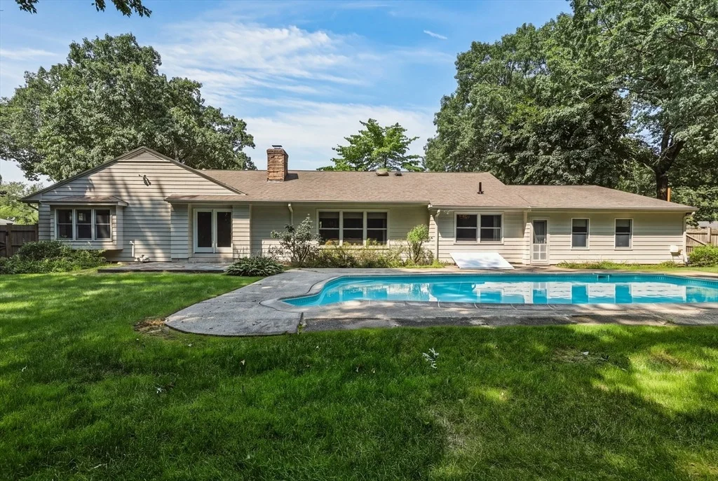 Photo of 191 Pinewood Dr