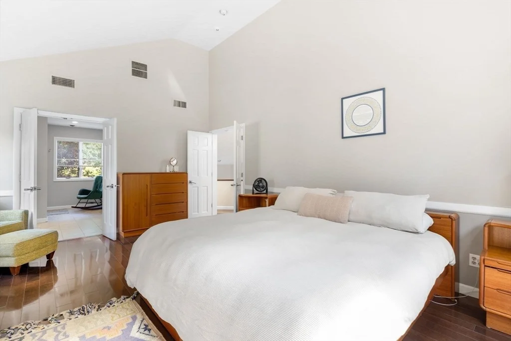 Photo of 33 Thoreau