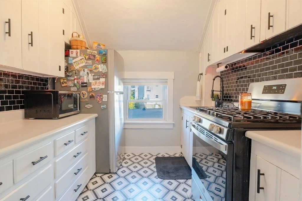 Photo of 8 Gladding Pl