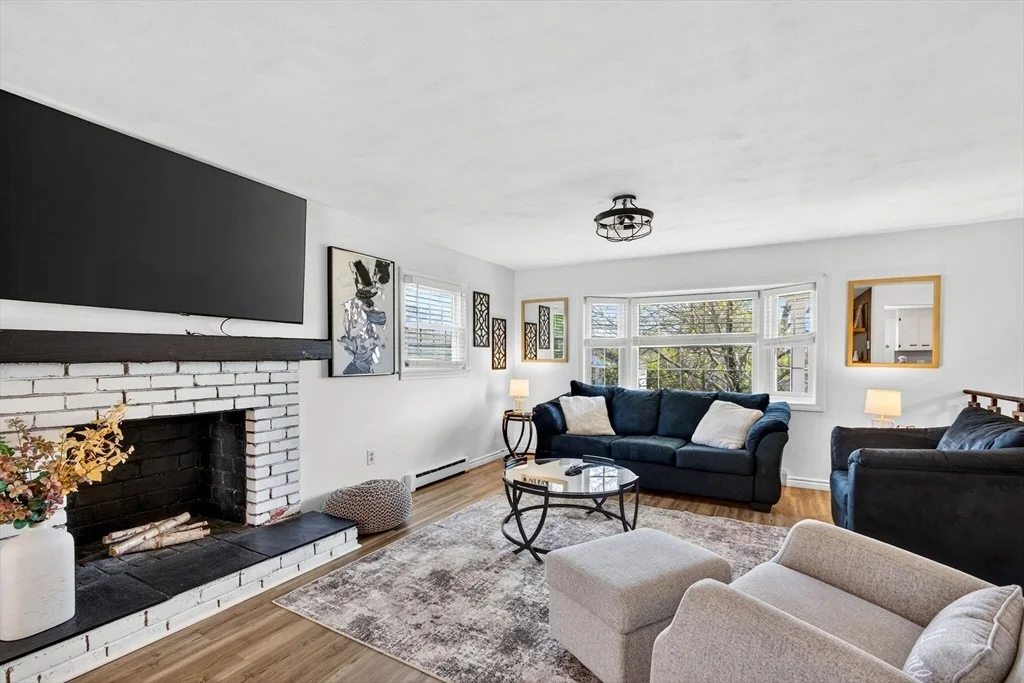 Photo of 10 Meadowbrook Rd