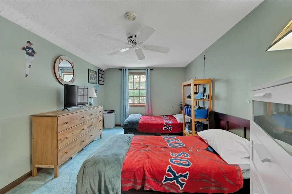 Photo of 86 Edgewater Dr