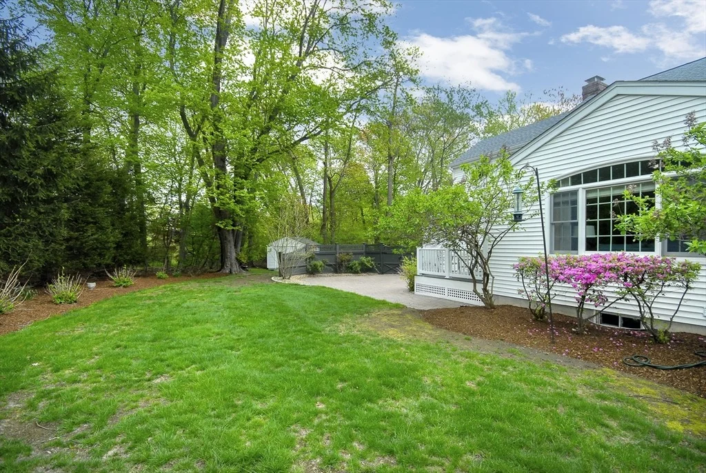 Photo of 2 Blackthorne Cir