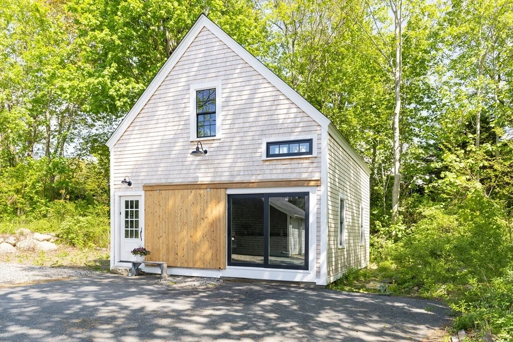 Photo of 831 Main Street