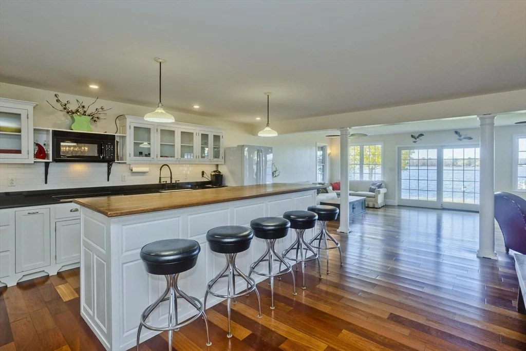 Photo of 62 Riverside Dr