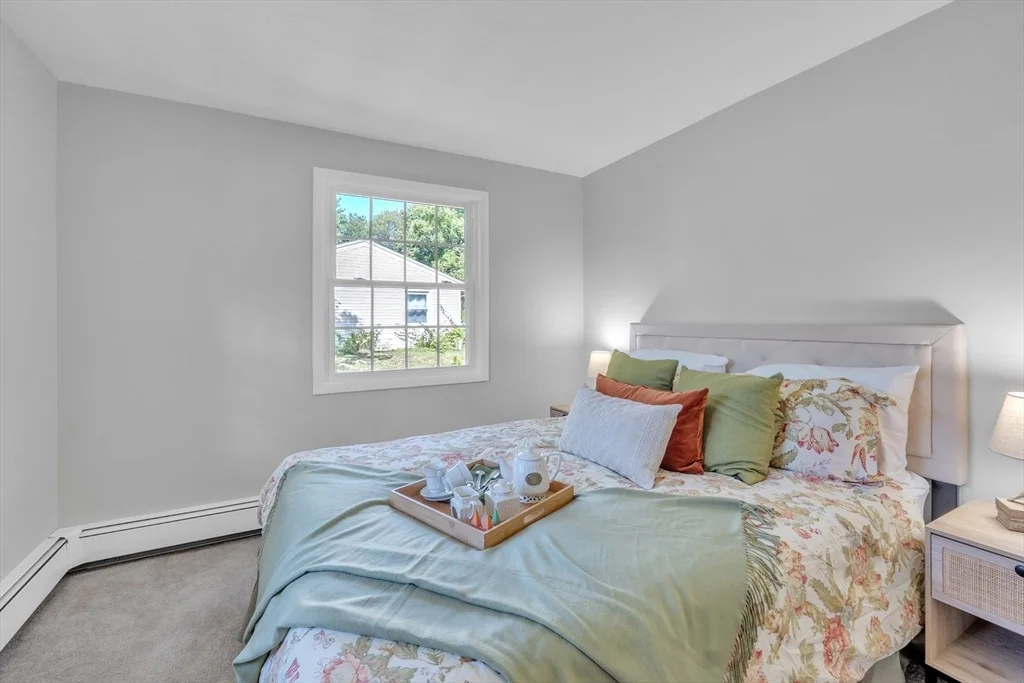 Photo of 33 Ruthellen Rd