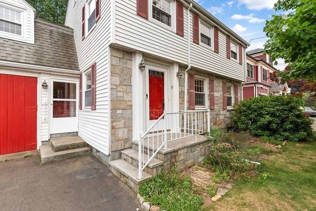 Photo of 19 Colonial Dr