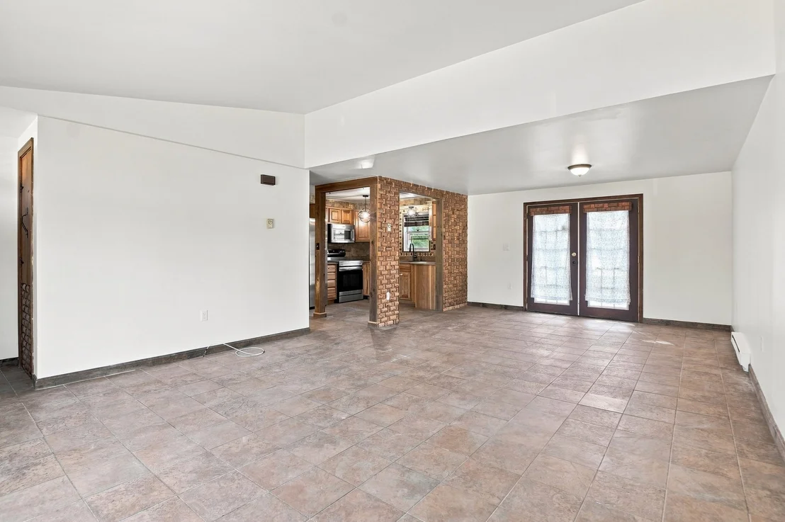 Photo of 65 Paris Avenue
