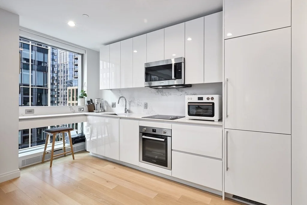Photo of Unit 1621 at 133 Seaport Blvd