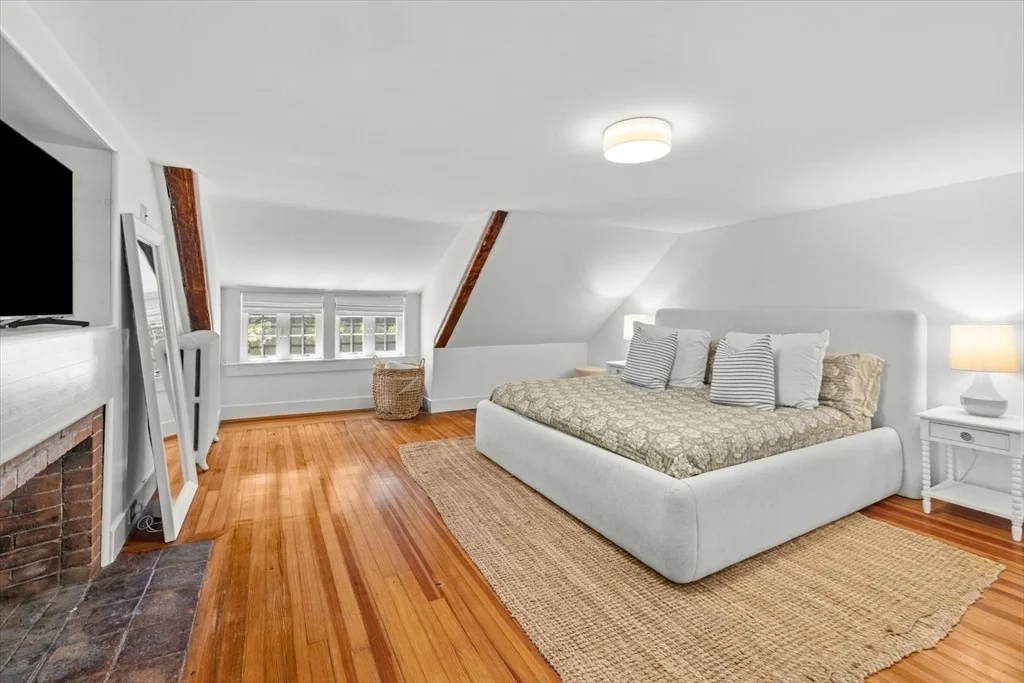 Photo of 100 Clapp Road