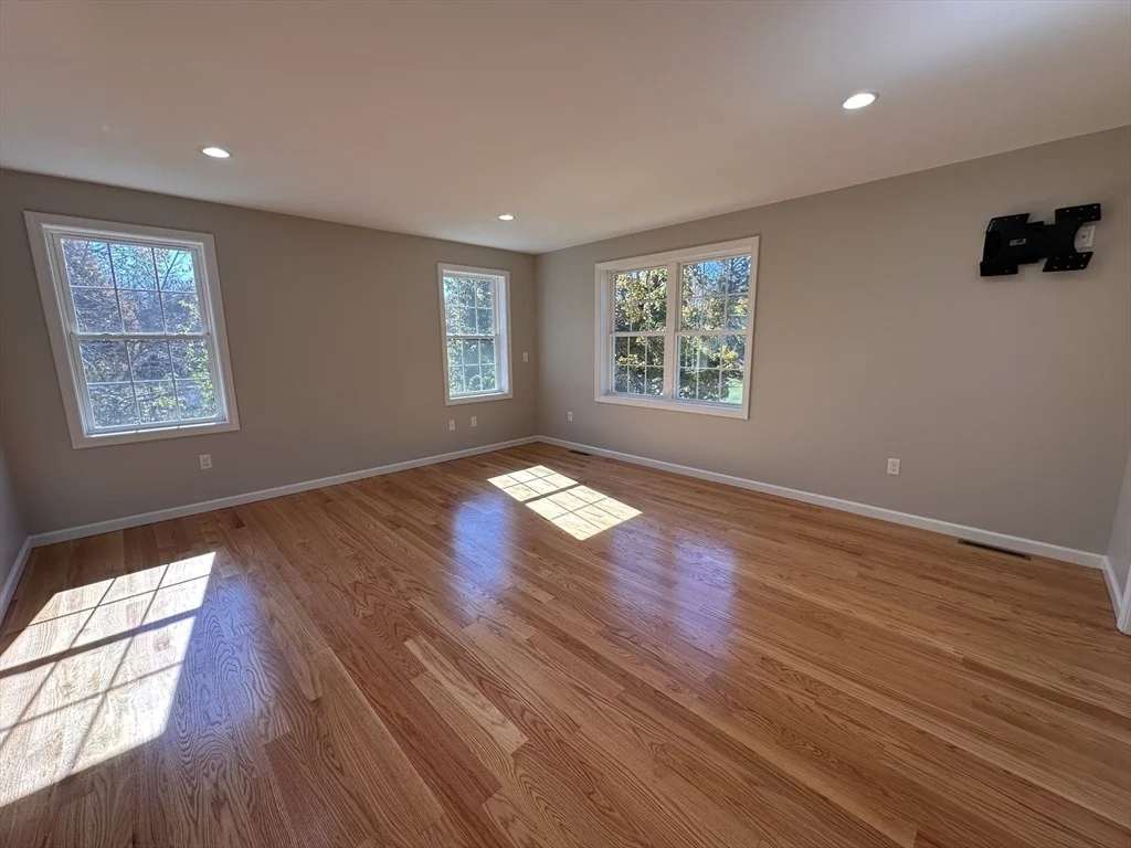 Photo of 16 Rita Ln