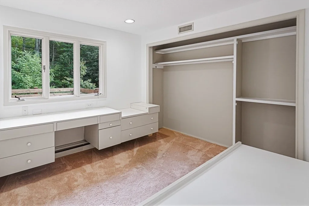 Photo of 17 Crowningshield Dr
