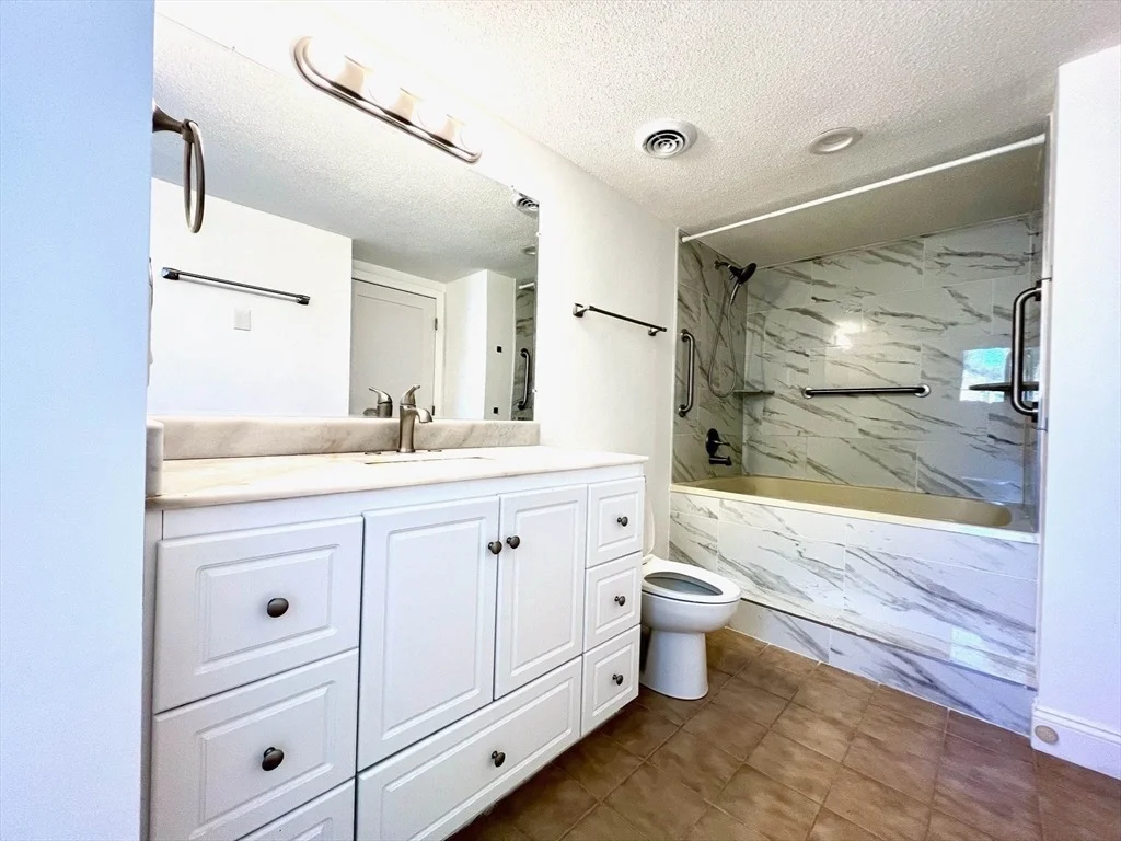 Photo of Unit 194 at 194 Captain Eames Cir