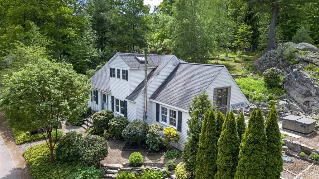 Photo of 9 Ledgewood Dr