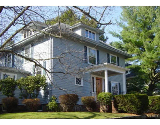 Photo of 17 Larcom Avenue
