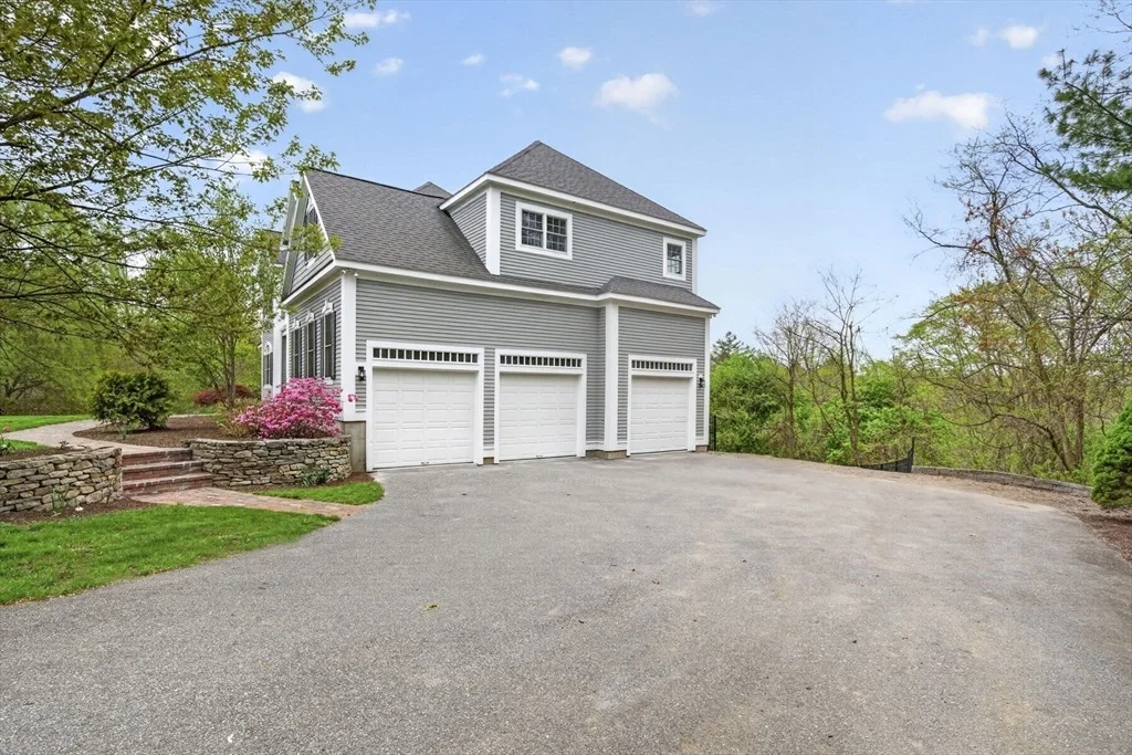 Photo of 19 Estabrook Ln