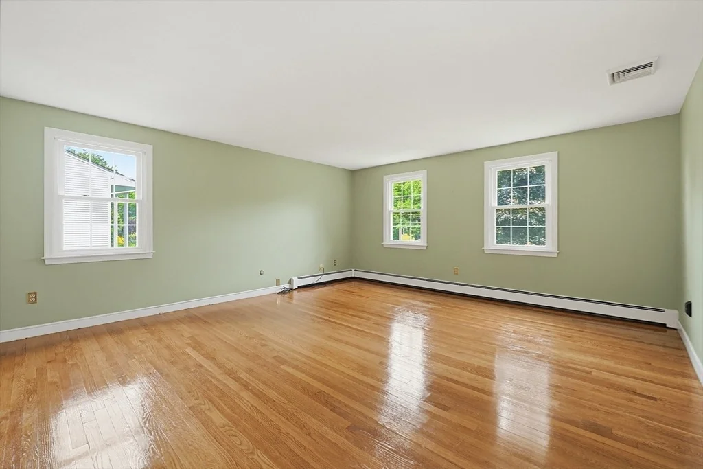 Photo of 7 Cahill Park Dr