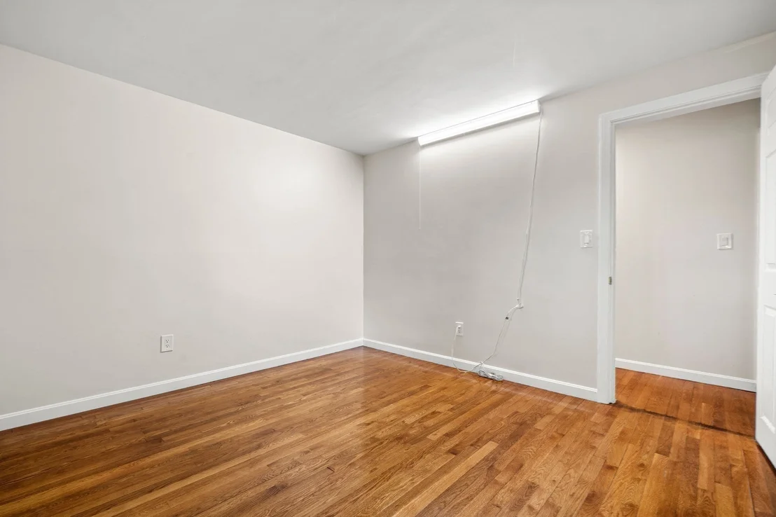 Photo of 4 Niles Rd