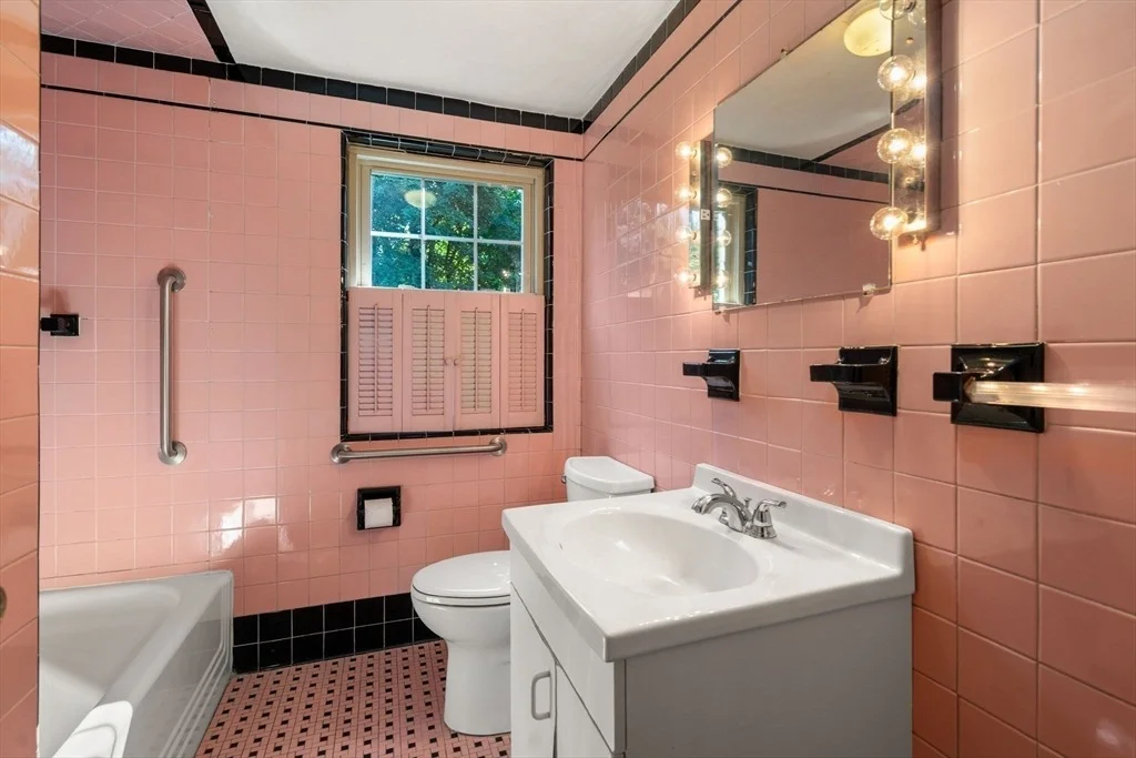 Photo of 278 Common St