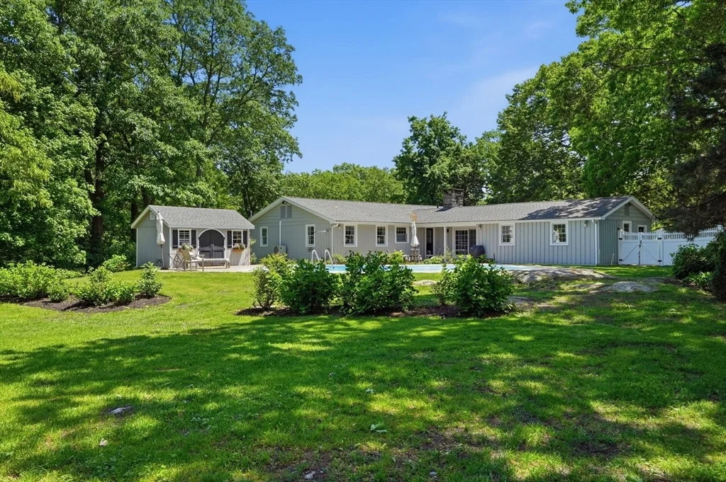 Photo of 10 Boulder Glen Rd
