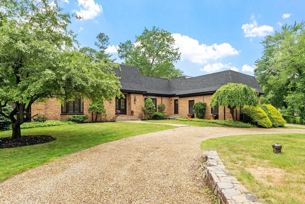 Photo of 21 Wildewood Dr