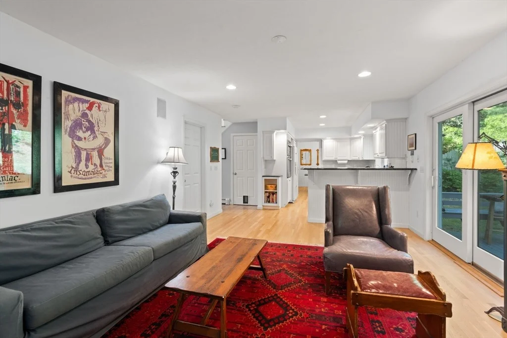 Photo of 8 Friendship Ln