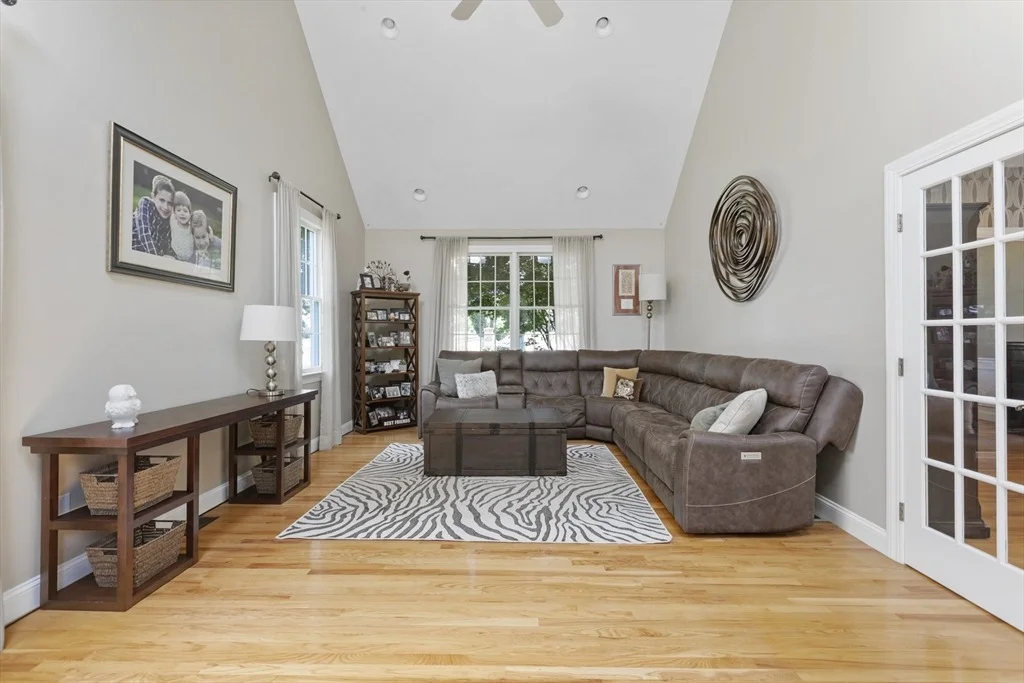Photo of 11 Bridle Dr